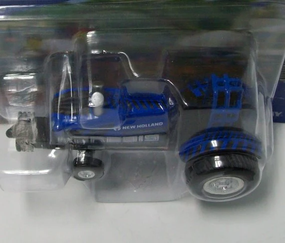 Item #47421 New Holland Genesis T8 Series Tractors Pulling Tractor - 1/64 Scale - Ertl / Tomy - Image 4