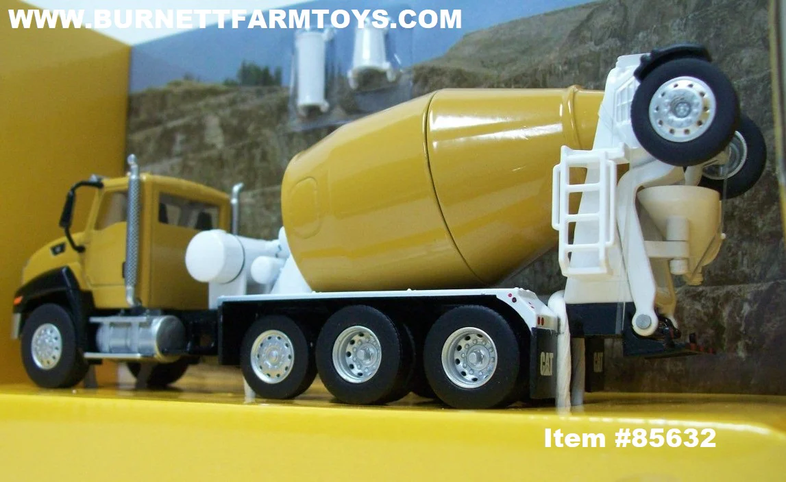 Item #85632 CAT CT660 Day Cab Tractor with McNeilus Bridgemaster Mixer - 1/64 Scale - Image 3